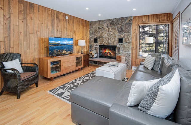 New Listing! Ground Floor Unit| 10 mins to Vail | Tennis