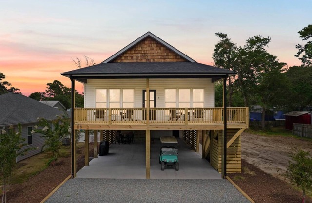 New Listing | Luxury House, 5 Min Walk to Beach!