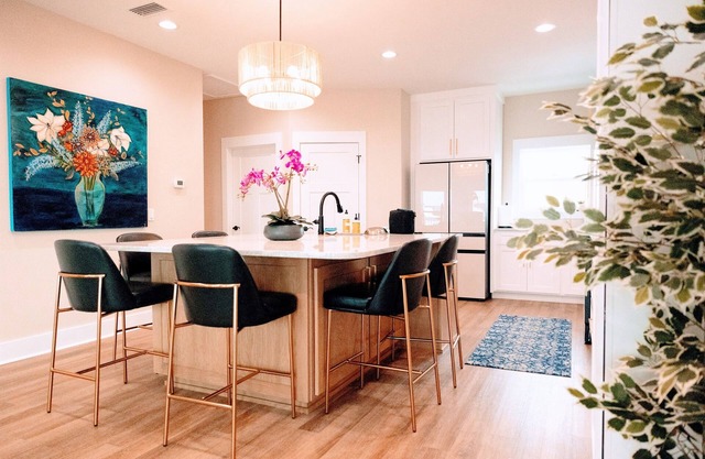 New Listing! Luxury Beachside Townhouse, Gr8 Views