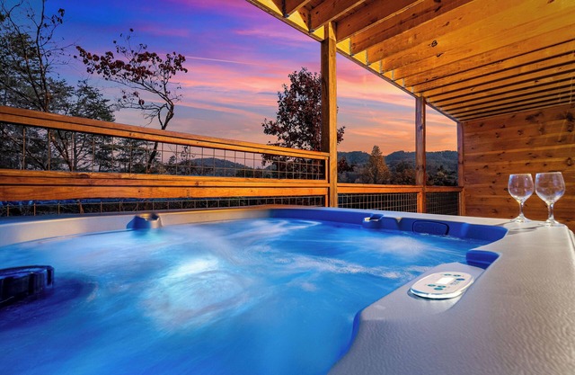 New Listing, Mountain View, Private Pool, Hot Tub & Game Room!