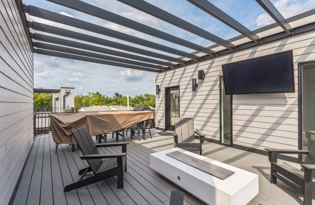 NEW LISTING! New Modern Townhome with Rooftop Patio by RedAwning
