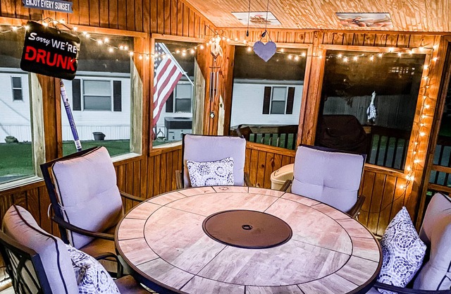 NEW LISTING - Newly Remodeled - Kentucky Lake