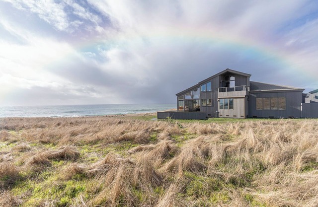 **NEW LISTING** Oceanfront Home on the Bluff, Sleeps up to 8, 3 full baths