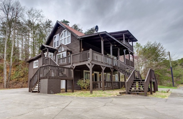 New listing! Perfect home w/ game room, balcony views, & full kitchen!
