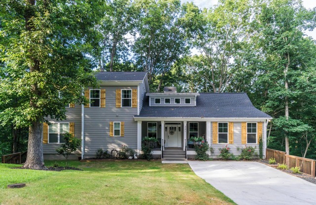 New Listing! Porchside Retreat - 9 minutes from Dahlonega - Dog Friendly
