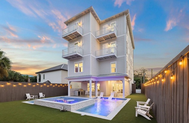 New Listing! Private Pool and Spa! Game Room! Elevator! Grill! Bikes!