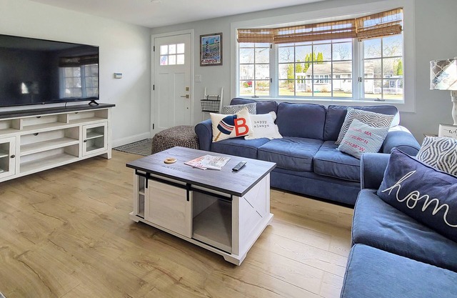 NEW LISTING! Pristine 2BD--A/C, Comfortable Furnishings, Outdoor Shower, Fire Pit & Grill