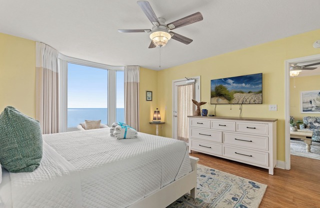 New Listing! Retreat to Tucker’s Tondo w/ Huge Gulf Front Master!