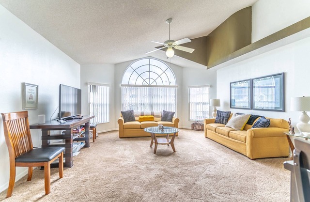 New Listing! Royal Palm Bay Resort, 5mi to Disney & 10mi to Universal - IT9921
