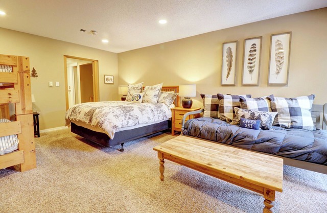New Listing! Ski in/out Center Village Hotel Room Lots of bedding CM217