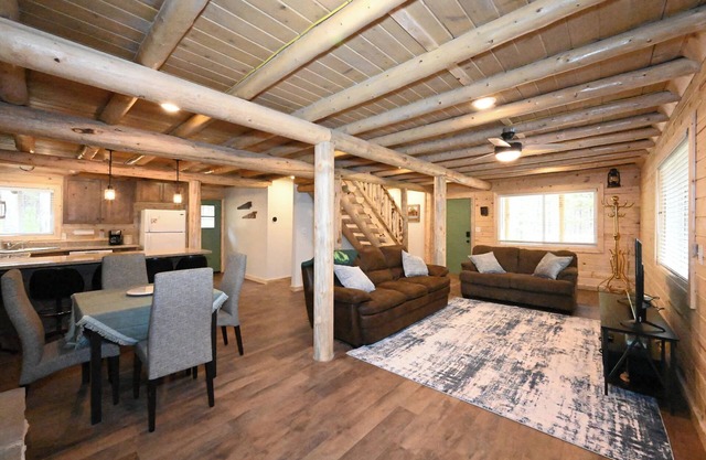 New Listing Sleeps 8 25 Mins to Yellowstone