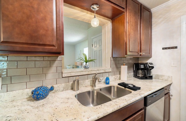 New Listing! Springhill Uptown Retreat - Monthly Stays/Family Friendly!