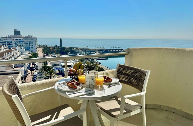 NEW LISTING. Superb apartment in Puerto de Estepona. Great Views to the Marina.