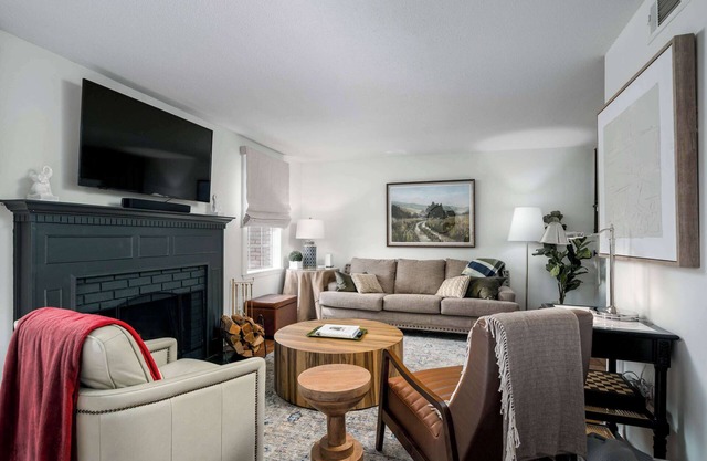 NEW LISTING! The Fox's Den | Spacious 3BR Townhome Near UA & Downtown