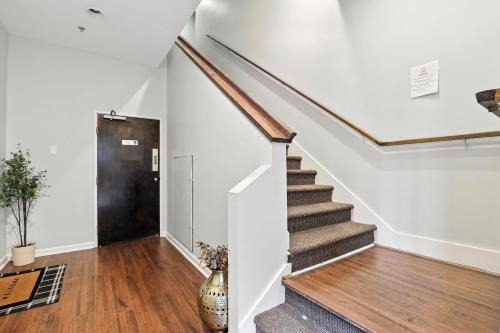 NEW LISTING The Townie Retreat - Walk to Stadium