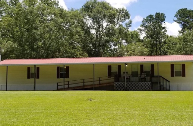 *New Listing* Time Out Retreat is near Lake Eufaula & George T. Bagby State Park