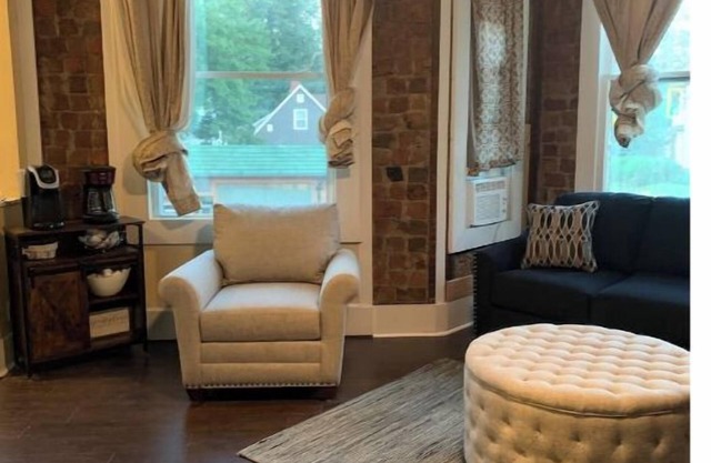 New Listing! Updated lovely one bedroom apartment!