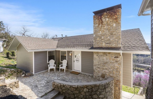 New Listing! WELCOME to your AMAZING RETREAT! Great for couples or families!
