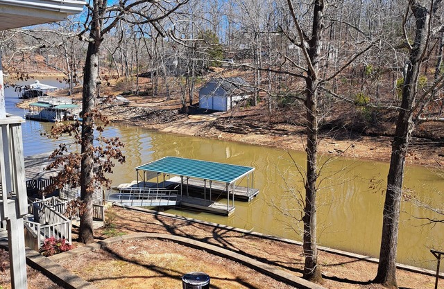New Listing Warren Cove 6bd 3.5ba home Sleeps 22, ramp, dock plenty of parking