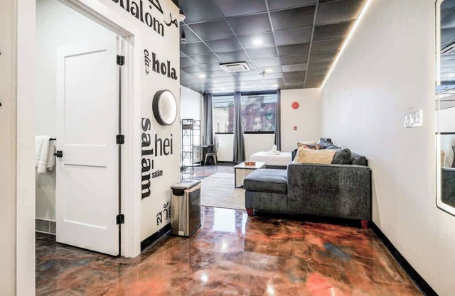 *New* Loft 3 min to Childrens Hospital Sleeps 4