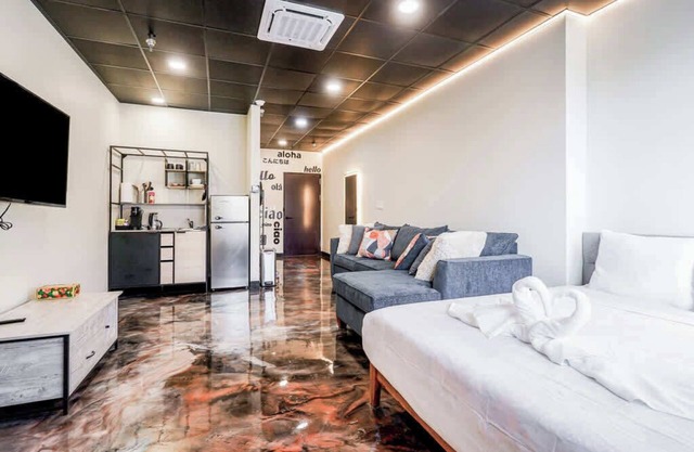 *New* Loft 7 min to Acrisure Stadium Sleeps 4