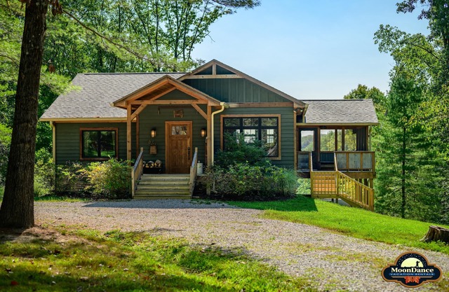 New log cabin on 52 acres, hot tub, Pet Friendly!