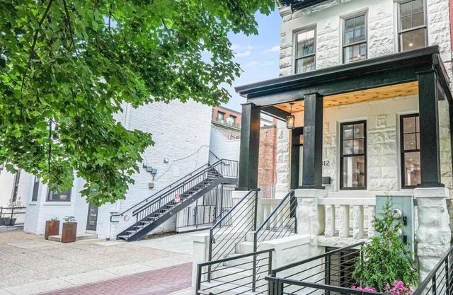 NEW! LUX 4BR + [Rooftop, Parking, Metro]