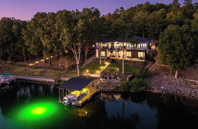 New LUX Lakefront: HotTub Games FirePit Dock