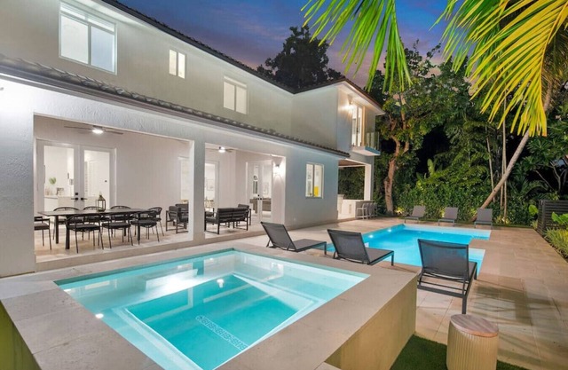 New Lux Modern w/ Pool, Jacuzzi, Billiards, B-ball