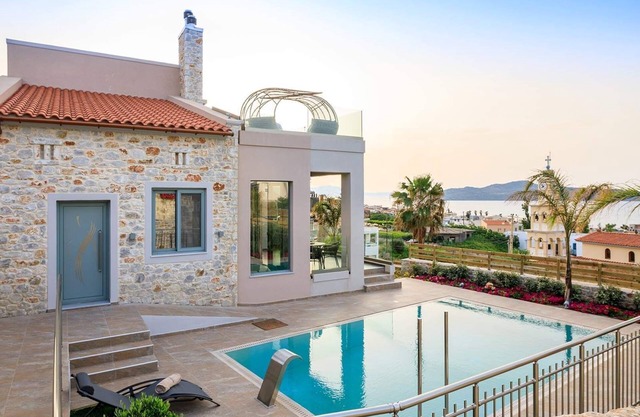 Nouvelle villa Lux ★ à 200m de la plage / du restaurant ★ piscine chauffée Prv ★ aire de jeu ★ ascenseur ★ vue sur la mer