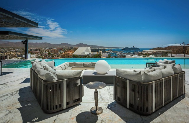 #NEW# Luxurious 11-bedroom Oceanview Villa w/private pool and gym