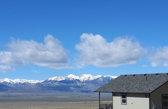 Brand new, luxurious, amazing view, Moose Cabin