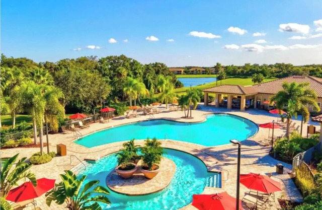 NEW Luxury 3-bedroom Country Club & Golf Condo