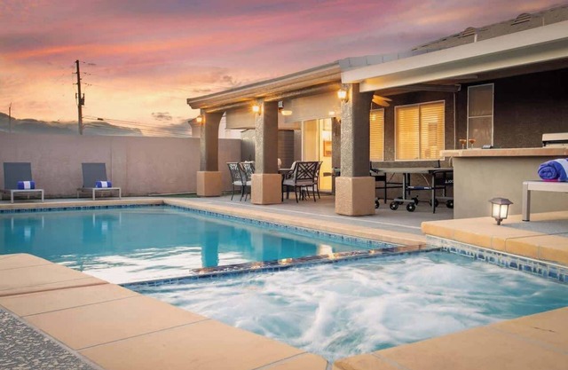 Relaxing 4BR Home with Pool/Spa