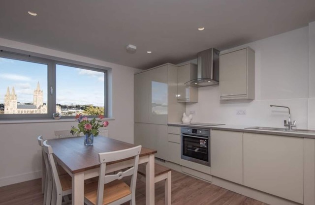NOUVEAU! Appartement de luxe à Truro Centre avec vue sur la cathédrale!
