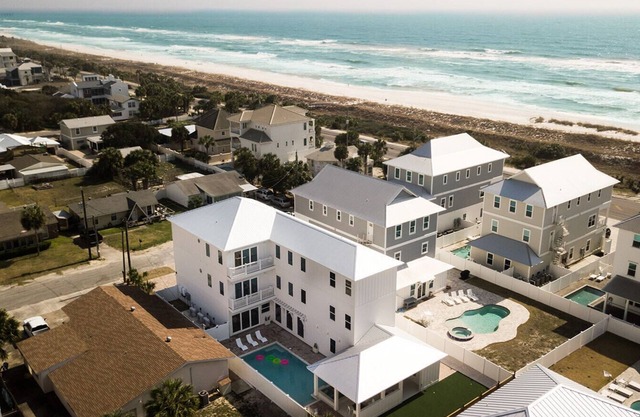 NEW Luxury beach mansion! Sleep 37 Pool & Golf ⛳️🏝️☀️ 21+ to book!