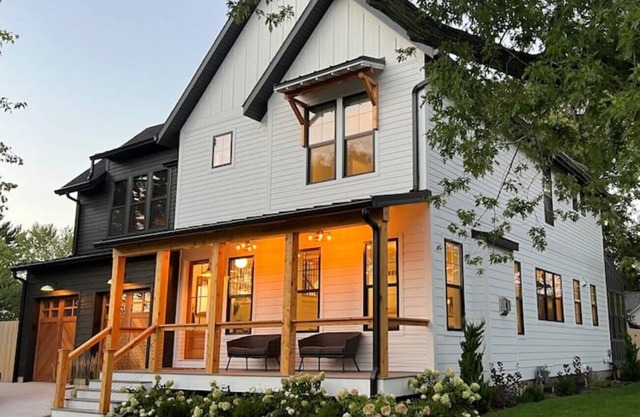 New luxury home steps to downtown w/yr round heated pool