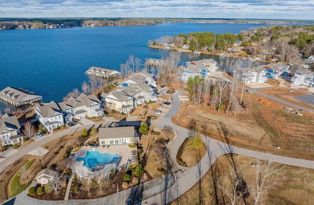 NEW Luxury l Main Lake l Pool Access l Elevator