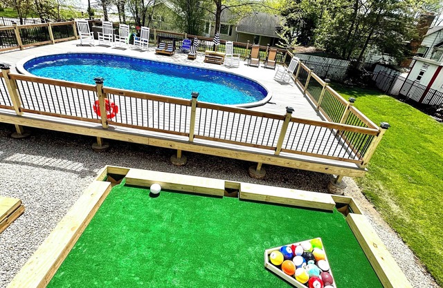 Luxury Lake Geneva, Heated Pool, 2 hot tubs, Sauna Fire pit,