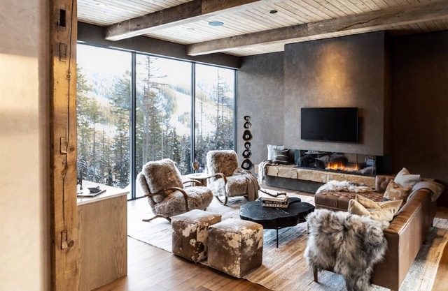 New! Luxury Ski in Ski out Home at Whitefish Mountain Resort - Private Hot Tub & Gym