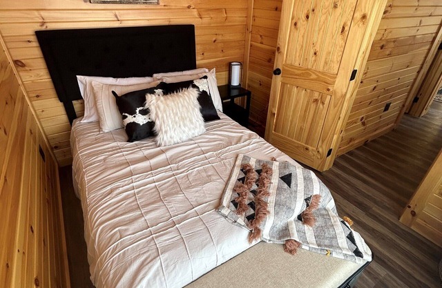 NEW Luxury Tiny Home - Cabin B