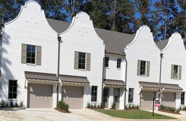 NEW Luxury Townhome in prestigious Moores Mill area of Auburn, AL!