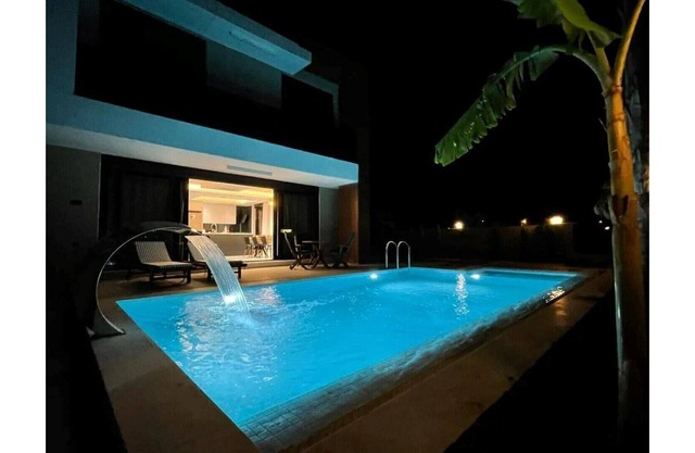 New luxury Villas with 5 min walk from blue flag seaside.