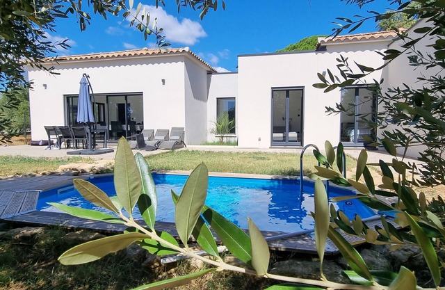 Villa neuve de Standing avec piscine au calme