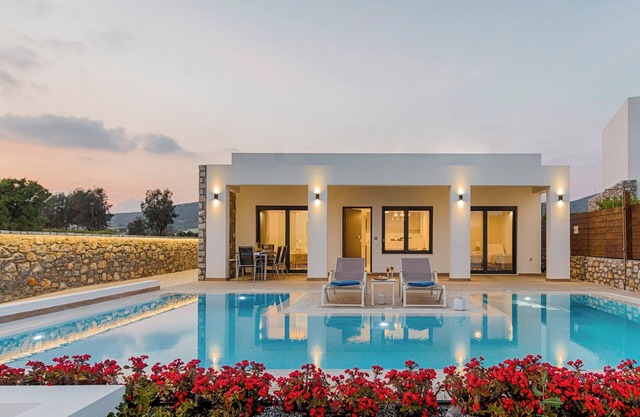 New Luxury Villa with Private Swimming Pool & BBQ, 5 Min. From Prasonisi Beach!
