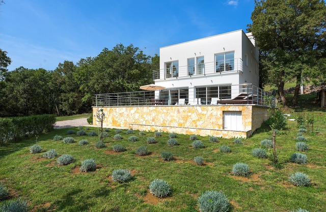 Nouvelle villa de luxe avec piscine
