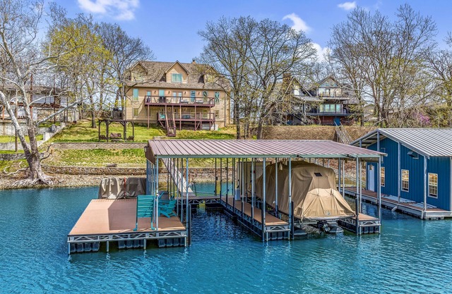 New Luxury Water Front Oasis with New Private Dock & Hot Tub!!