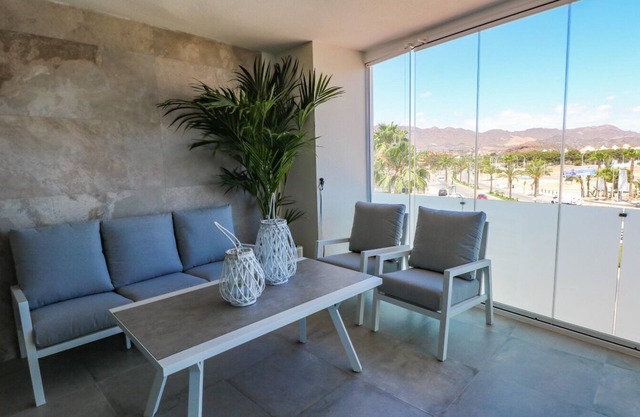 Appartement neuf, moderne et central à deux minutes de la plage.