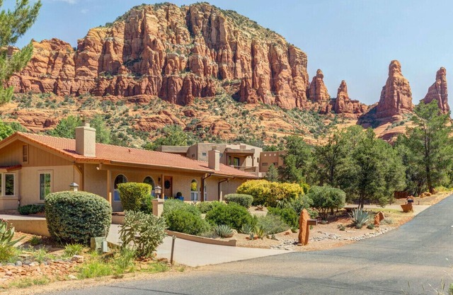 New! Majestic VIEWS, HIKING, Modern Guest Suite