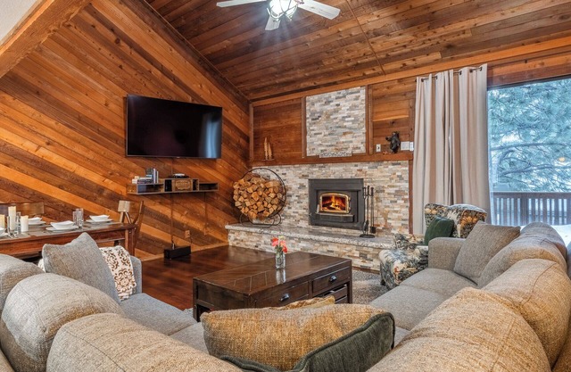 613 New Mammoth Sierra W/ Pool, Spa & Sauna